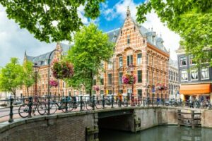Purchase agreement under Dutch law